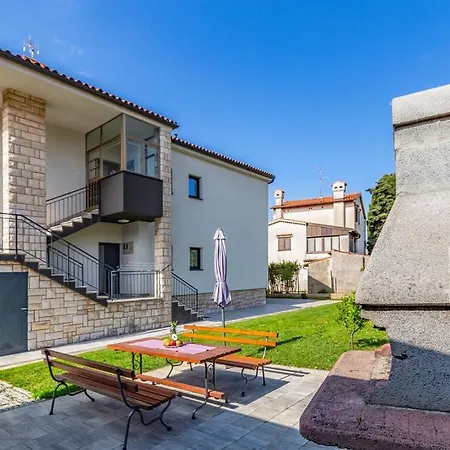 Olive Garden I Apartment